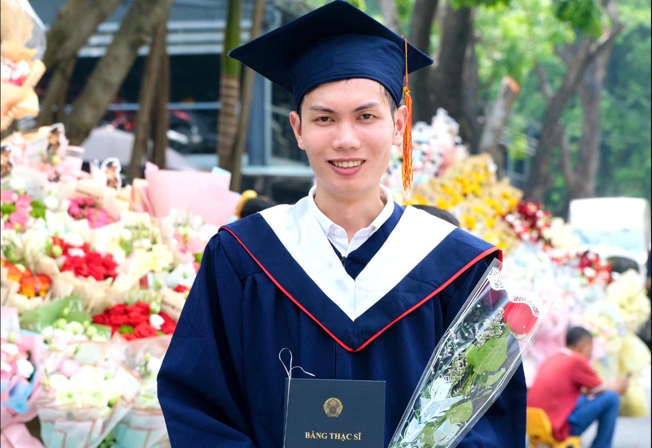 Nam sinh đầu tiên tốt nghiệp bác sĩ nội trú loại giỏi của Trường ĐH Y Dược, ĐHQGHN